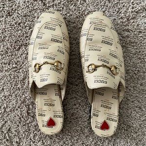 Gucci loafers with gucci logo